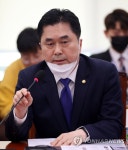 의사진행발언 하는 김종민