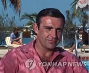 "우유배달부 출신 최고 제임스 본드" 각계 숀 코너리 추모 열기