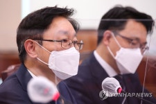 답변하는 박범계 법무부 장관