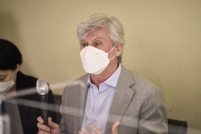 발언하는 마시모 자네티 경기필 예술감독 겸 상임지휘자