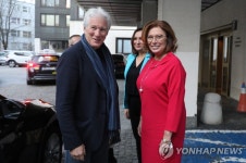 할리우드 배우 리처드 기어, 伊극우 살비니 재판에 증인 출석