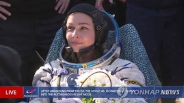 우주서 첫 장편영화 촬영한 러시아 배우 무사히 귀환