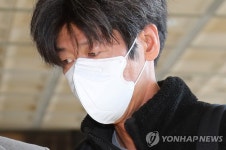 지검 조사실 향하는 남욱 변호사