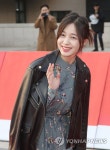 레드카펫 걷는 배우 권잎새