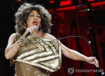 팝무대 뒤흔든