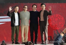 손 흔드는 한국계 미국 영화 감독·배우들