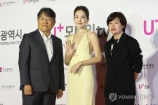 포즈 취하는 허위녕