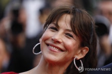 국민배우 드파르디외 성 추문에 佛 분열…소피 마르소 비난 동참