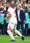 작전 지시하는 미오드라그 라둘로비치 감독