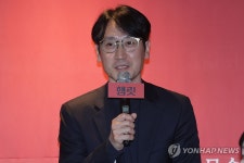 인사말하는 배우 김명기