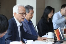 출간 간담회하는 김민환 언론학자