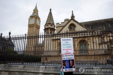 英스타머, 나토 참석 국제무대 데뷔…안팎 과제 산적