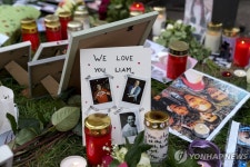 英 보이밴드 출신 스타 사망에…"18세 미만 데뷔 막아야"