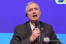 발제하는 브루스 베넷 랜드연구소 선임연구원