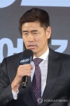 인사말하는 설기현 코치