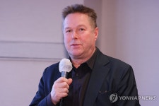 인사말 하는 미코 니시넨
