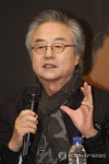 인사말하는 배우 정동환