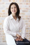포즈 취하는 김선혜 성우