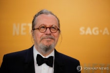 축구스타 베컴·배우 게리 올드먼, 英 기사 작위 수훈