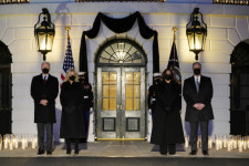 코로나 사망 50만, 그리고 러시 림보...두 개의 美 상징하는 두 개의