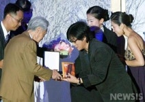 유공영화인 상 받는 장일호 감독