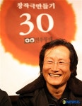 밝게 웃음 짓는 영화배우 문성근