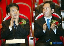 박수치는 전직 당의장들