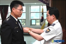 속초署, 모범공무원 포상