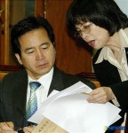 이야기중인 심재철부대표와 김영숙의원