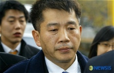 변호사 사무실 들어서는 김경준씨의 처남