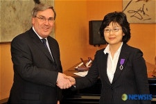 프랑스 공로훈장 받는 문시연 교수