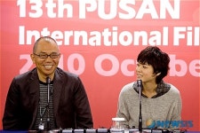 밝은 미소와 쑥스런 미소