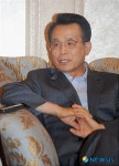 현지언론과 인터뷰하는 한승수 총리