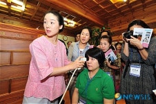 의료체험하는 의료관광코디 지망생들