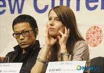 태국의 펜엑 라타나루앙 감독과 터키의 예심 우스타오글루 감독