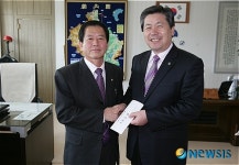 진천 전직공무원, 주례사례금을 장학금으로