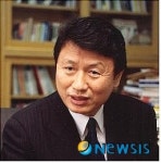 동리목월문예대학서 강연하는 권영민 서울대 교수