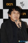 질문 답하는 영화배우 손병호