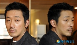 영화 황해의 주연배우인 하정우