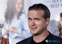 캐리 앨위스의 익살 표정