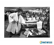 중앙일보시사미디어 최재영 기자, 첫 개인전