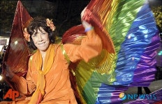마디그라 참가한 美 배우 릴리 톰린