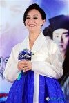 미소 짓는 배우 혜영홍