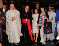 환하게 웃는 장 루이 토랑 추기경