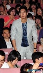 인사하는 탤런트 하석진