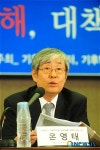발언하는 온영태 교수