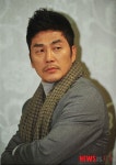 포즈취하는 배우 김영호