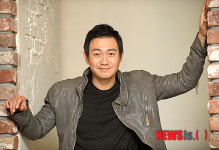 포즈 취한 영화배우 박용우