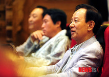 판소리 전도사로 나선 김홍신 교수