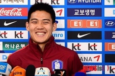 밝게 웃는 최철순